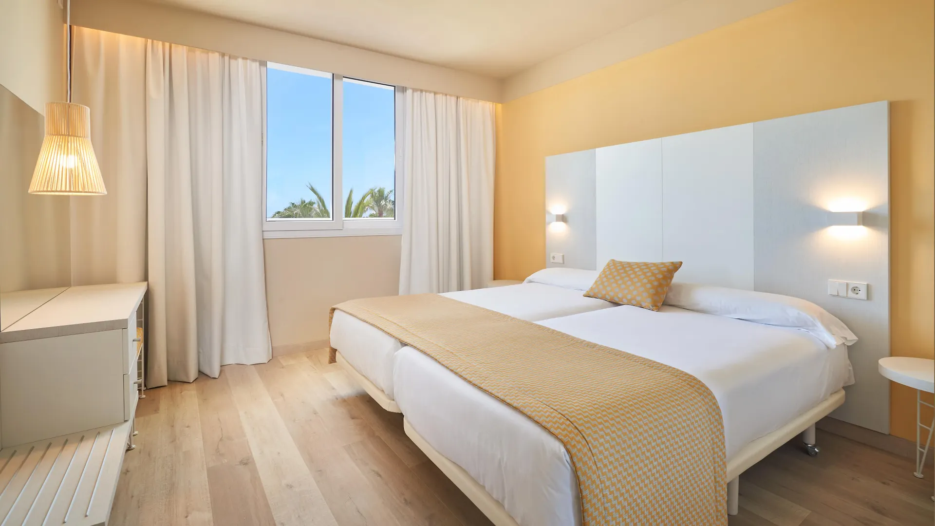Protur Vista Badia Hotel Sa Coma